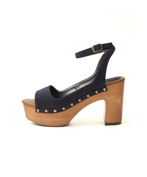 w closet（ダブルクローゼット）の「ウッドソールストラップサンダル（シューズ・レディース・ベージュ/ネイビー/ブラック・M/L）」の6枚目の写真