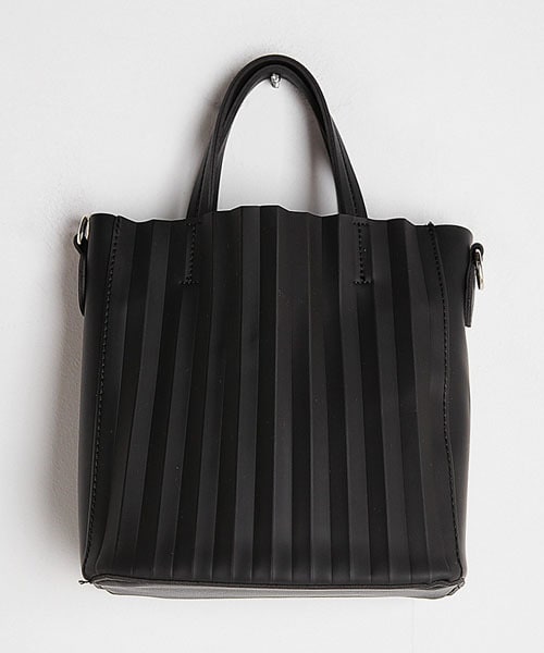 DHOLIC（ディーホリック）の「2WAYプリーツスクエアバッグ（ハンドバッグ・レディース・ブラウン/ブラック/ホワイト/ベージュ/ブルー・FREE）」の3枚目の写真