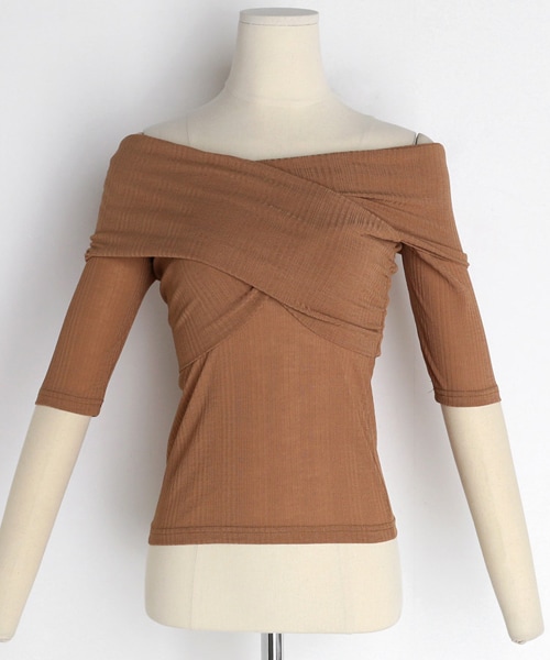 DHOLIC（ディーホリック）の「クロスオフショルダーTシャツ（Tシャツ/カットソー・レディース・ピンク/グリーン/ブラウン/ホワイト・FREE）」の3枚目の写真