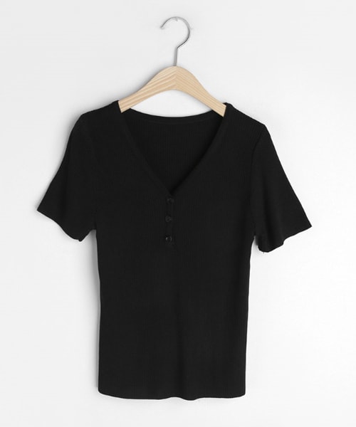 DHOLIC（ディーホリック）の「ボタンVネック半袖リブニット（ニット/セーター・レディース・ホワイト/ブルー/ブラック/レッド・FREE）」の2枚目の写真