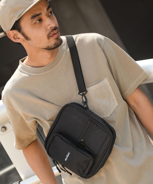 BAYFLOW(ベイフロー)の「≪WEB先行予約≫ボックスショルダー(バッグ・ブラック/ベージュ)」の3枚目の写真