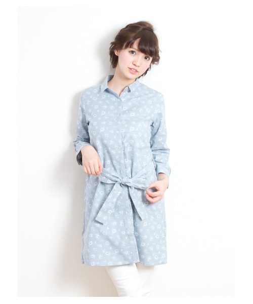 earth music&ecology(アースミュージックアンドエコロジー)の「【宮崎あおいCM着用】RosaLIBERTYプリントシャツワンピース(ワンピース・レディース・サックスブルー/ネイビー・S/M)」の9枚目の写真