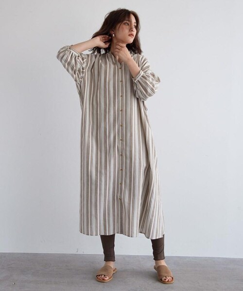 OZOC（オゾック）の「[洗える・36(S)/42(LL)WEB限定サイズ]バンドカラーシャツワンピース（ワンピース/ドレス・レディース・ライトベージュ(051)/タバコブラウン(054)/カーキ(327)/ブラック(019)・36(S)/38(M)/40(L)/42(LL)）」の3枚目の写真