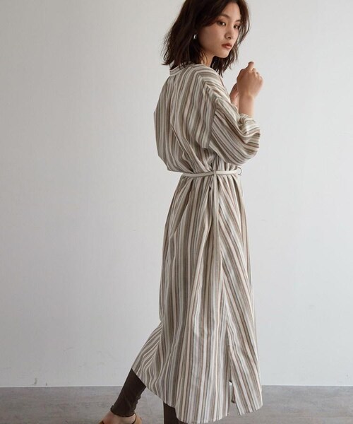 OZOC（オゾック）の「[洗える・36(S)/42(LL)WEB限定サイズ]バンドカラーシャツワンピース（ワンピース/ドレス・レディース・ライトベージュ(051)/タバコブラウン(054)/カーキ(327)/ブラック(019)・36(S)/38(M)/40(L)/42(LL)）」の6枚目の写真