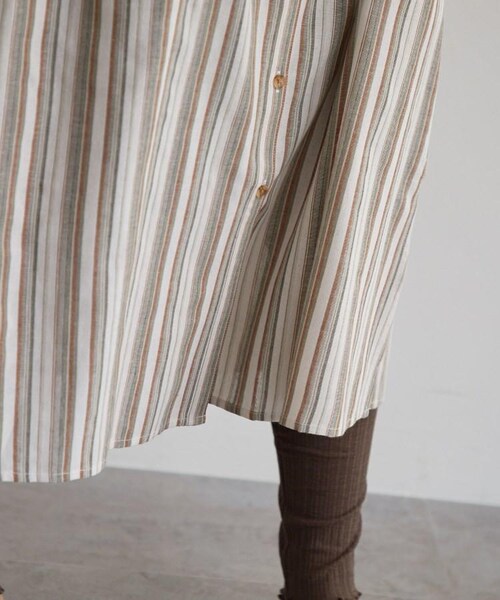 OZOC（オゾック）の「[洗える・36(S)/42(LL)WEB限定サイズ]バンドカラーシャツワンピース（ワンピース/ドレス・レディース・ライトベージュ(051)/タバコブラウン(054)/カーキ(327)/ブラック(019)・36(S)/38(M)/40(L)/42(LL)）」の11枚目の写真