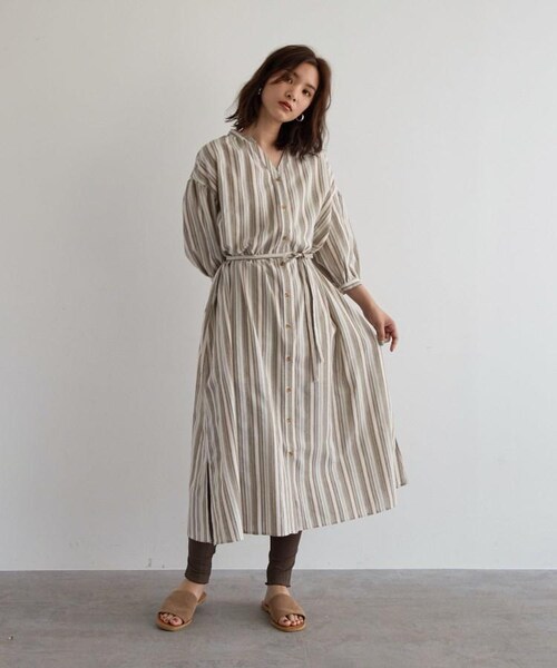 OZOC（オゾック）の「[洗える・36(S)/42(LL)WEB限定サイズ]バンドカラーシャツワンピース（ワンピース/ドレス・レディース・ライトベージュ(051)/タバコブラウン(054)/カーキ(327)/ブラック(019)・36(S)/38(M)/40(L)/42(LL)）」の12枚目の写真