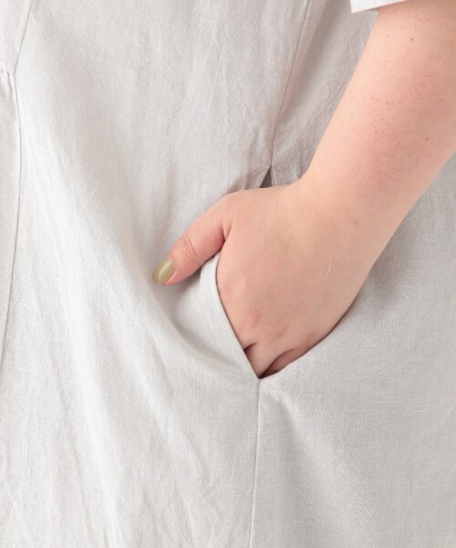 studio CLIP（スタディオクリップ）の「綿麻ウエスト切り替えワンピース[WEB限定プラスサイズ]（その他・ライトグレー/ブラック/アイボリー/ブルー）」の11枚目の写真