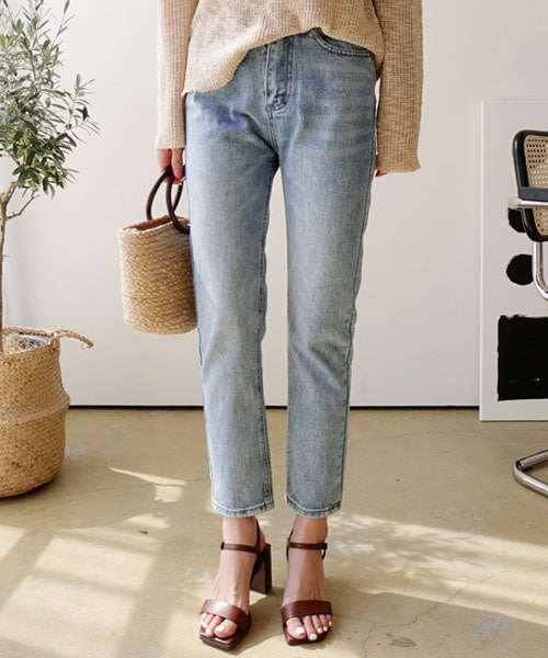 DHOLIC（ディーホリック）の「テーパードスリムブルーデニムパンツ（デニムパンツ・レディース・ブルー・S/M）」の1枚目の写真