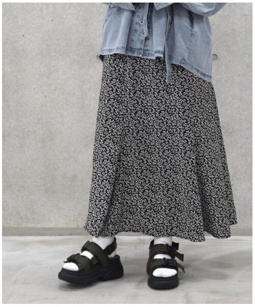 w closet(ダブルクローゼット)の「ツタ柄マーメイドスカート(スカート・レディース・オフホワイト/ベージュ/ブラック・FREE/M/L)」の5枚目の写真