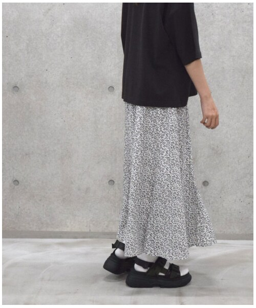 w closet(ダブルクローゼット)の「ツタ柄マーメイドスカート(スカート・レディース・オフホワイト/ベージュ/ブラック・FREE/M/L)」の14枚目の写真