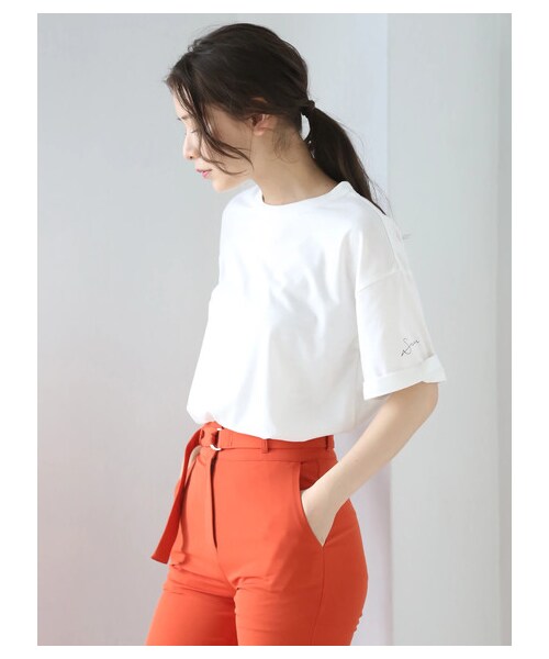 earth music&ecology(アースミュージックアンドエコロジー)の「【広瀬すず×earth】・ゆるTシャツ(トップス・オフホワイト/ブラック/カーキ/ネイビー・F)」の1枚目の写真