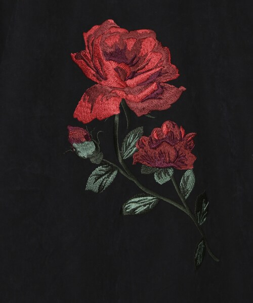 LEGENDA(レジェンダ)の「Half Zip Rose Embroidery Short Sleeve シャツ(トップス・ブラック×レッド/ベージュ・FREE)」の4枚目の写真