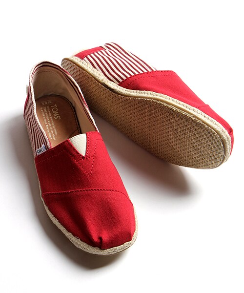 TOMS（トムス）の「MENS UNIVERSTY CLASSICS（シューズ・メンズ・ブラック/レッド/ネイビー・8H/9/9H）」の5枚目の写真