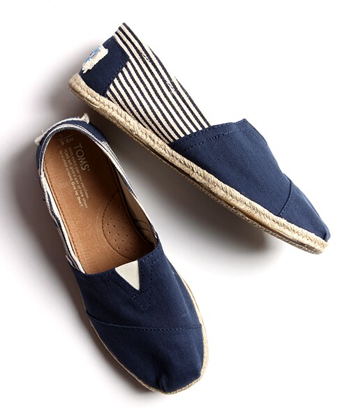 TOMS（トムス）の「MENS UNIVERSTY CLASSICS（シューズ・メンズ・ブラック/レッド/ネイビー・8H/9/9H）」の2枚目の写真