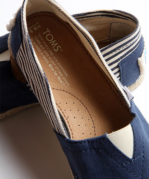 TOMS（トムス）の「MENS UNIVERSTY CLASSICS（シューズ・メンズ・ブラック/レッド/ネイビー・8H/9/9H）」の13枚目の写真