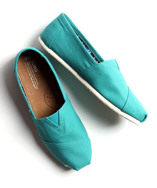 TOMS（トムス）の「MENS SEASONAL CLASSICS（シューズ・メンズ・ブラック/レッド/オリーブ/サックスブルー・8H/9/9H）」の2枚目の写真