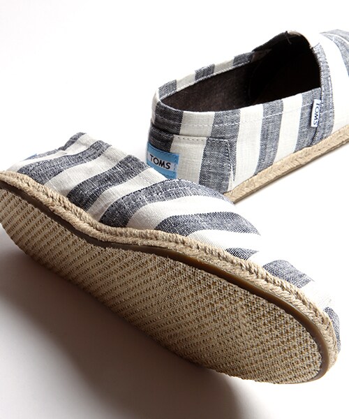 TOMS（トムス）の「MENS SEASONAL CLASSICS（シューズ・メンズ・ブラック/レッド/ブルー/ネイビー・8H/9/9H）」の14枚目の写真