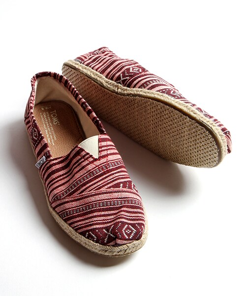 TOMS（トムス）の「MENS SEASONAL CLASSICS（シューズ・メンズ・ブラック/レッド/ブルー/ネイビー・8H/9/9H）」の7枚目の写真