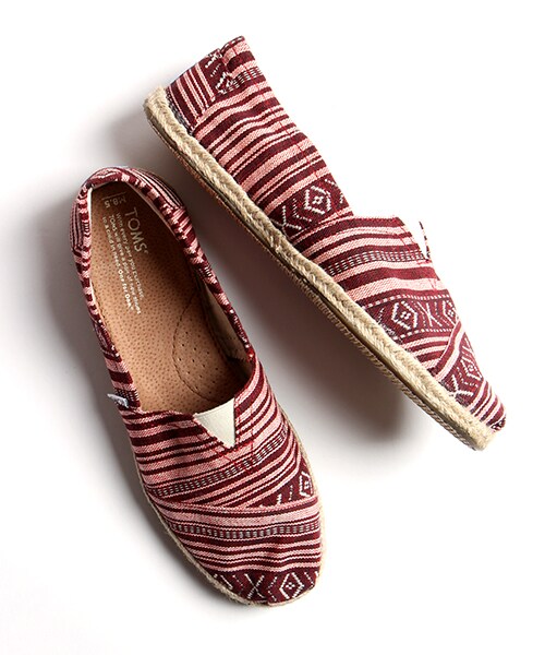 TOMS（トムス）の「MENS SEASONAL CLASSICS（シューズ・メンズ・ブラック/レッド/ブルー/ネイビー・8H/9/9H）」の4枚目の写真