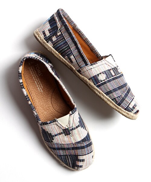 TOMS（トムス）の「MENS SEASONAL CLASSICS（シューズ・メンズ・ブラック/レッド/ブルー/ネイビー・8H/9/9H）」の3枚目の写真
