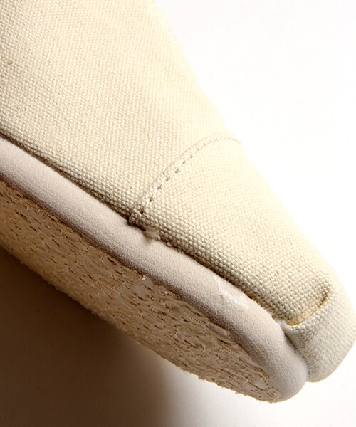 TOMS（トムス）の「MENS ORIGINAL CLASSICS（シューズ・メンズ・ベージュ/ネイビー・8H/9/9H）」の8枚目の写真