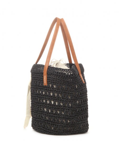 studio CLIP（スタディオクリップ）の「ペーパー透かし編みトートバッグ（バッグ・ブラック/オレンジ/ナチュラル/キャメル）」の5枚目の写真