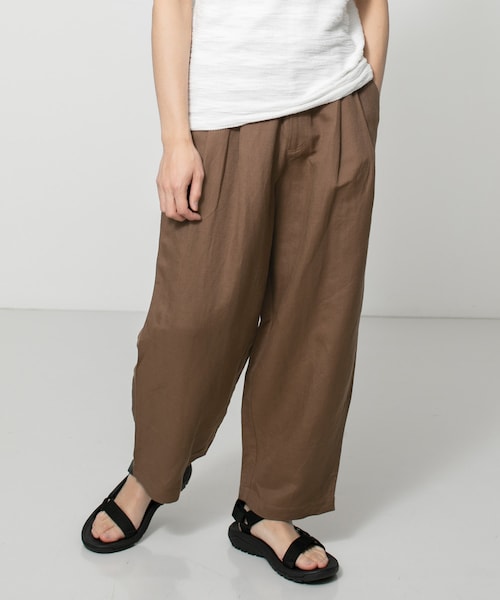 SENSE OF PLACE by URBAN RESEARCH(センスオブプレイスバイアーバンリサーチ)の「リネンレーヨンタックワイドパンツ(パンツ・メンズ・BROWN/NAVY/BLACK/KHAKI・M/L)」の1枚目の写真
