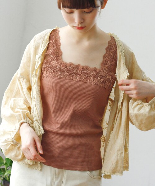 Crisp（クリスプ）の「ワッフルレースキャミ（キャミソール・レディース・アイボリー/ダークブラウン/ブラウン・FREE）」の3枚目の写真