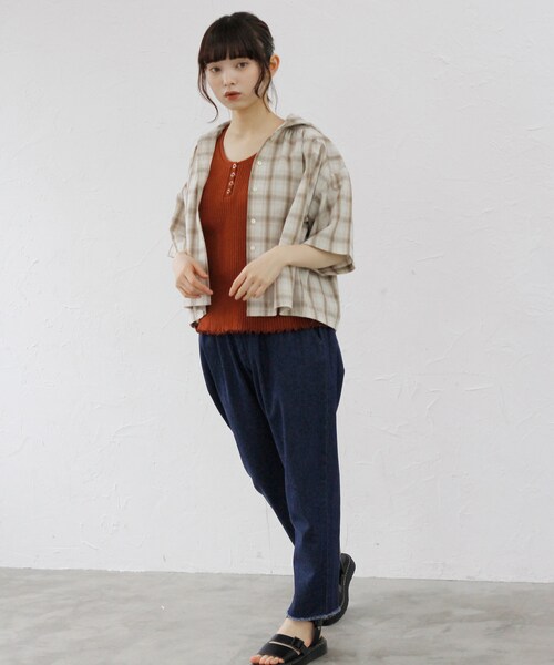 Crisp（クリスプ）の「VネックヘンリーTシャツ（Tシャツ/カットソー・レディース・ブラウン/アイボリー/レッド・FREE）」の6枚目の写真