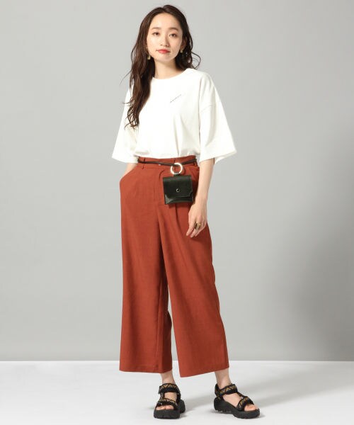 JEANASIS（ジーナシス）の「リネンライクストレートパンツ（パンツ・ピンク()/ライトベージュ()/ブラウン()/ブルーグリーン()/ネイビー()）」の8枚目の写真