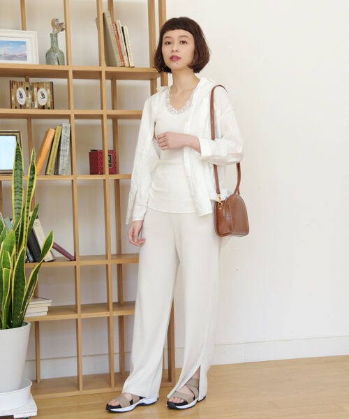 studio CLIP（スタディオクリップ）の「リブストレートカットパンツ[WEB先行予約]（パンツ・オフホワイト/スモーク/ブラウン）」の4枚目の写真