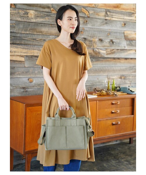 AMERICAN HOLIC（アメリカンホリック）の「強撚Vネックワンピース（ワンピース/ドレス・ブラック/ベージュ/カーキ/ブルーグリーン・F）」の2枚目の写真