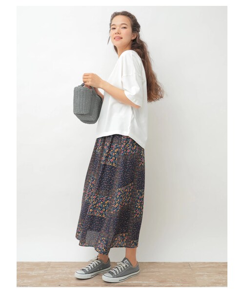 earth music&ecology(アースミュージックアンドエコロジー)の「【Special Price】パッチワークフラワースカート(スカート・アイボリー/キャメル/ネイビー・F)」の5枚目の写真