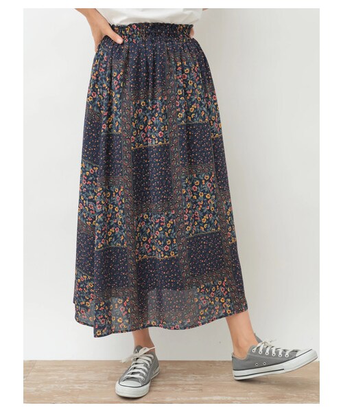 earth music&ecology(アースミュージックアンドエコロジー)の「【Special Price】パッチワークフラワースカート(スカート・アイボリー/キャメル/ネイビー・F)」の4枚目の写真