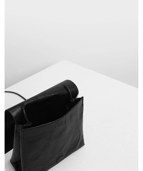 CHARLES & KEITH（チャールズ & キース）の「Crumpled Effect Top Handle Bag（バッグ・レディース・Light Blue/Black/Yellow/Beige・M）」の5枚目の写真