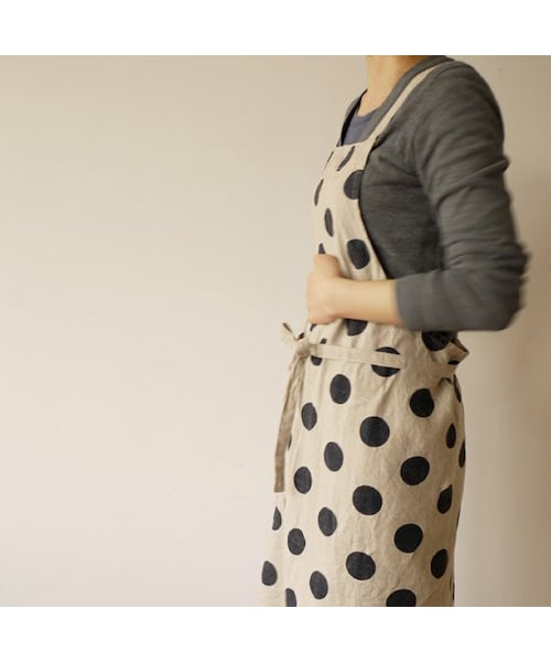 Madu（マディ）の「wash out ドットリネンエプロン ネイビー（）」 - WEAR
