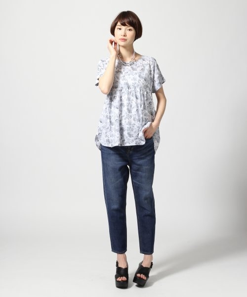 LEPSIM（レプシィム）の「デニムクロプトパンツ（パンツ・レディース・オフ/デニム（淡）/デニム（濃）・Ｍ/Ｌ）」の8枚目の写真