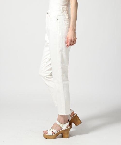 LEPSIM（レプシィム）の「デニムクロプトパンツ（パンツ・レディース・オフ/デニム（淡）/デニム（濃）・Ｍ/Ｌ）」の4枚目の写真