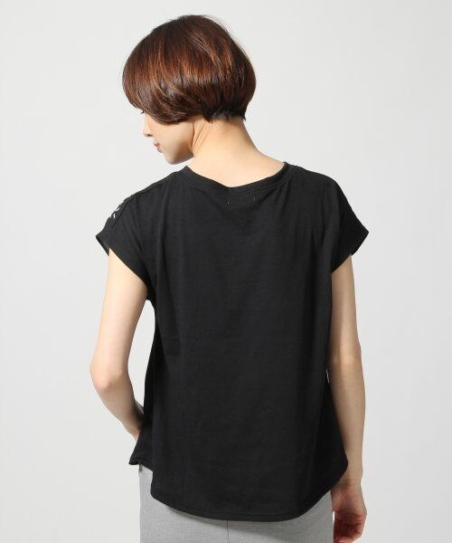 LEPSIM（レプシィム）の「ショルダーモチーフフレンチスリーブＴシャツ（トップス・レディース・オフ/ブラック/グレー/イエロー・ＦREE SIZE）」の6枚目の写真