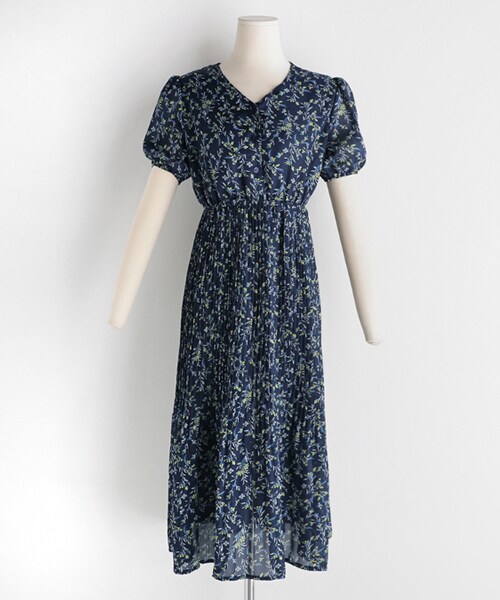 DHOLIC（ディーホリック）の「Vネックプリーツフローラルロングワンピース（ワンピース・レディース・ホワイト/その他・FREE）」の2枚目の写真