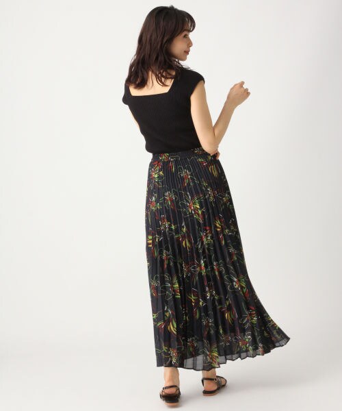 A part by（アパートバイ）の「Ｐムジハナプリーツマキシスカート（スカート・花柄(ナチュラル)/ベージュ/グリーン/花柄(ネイビー)）」の9枚目の写真