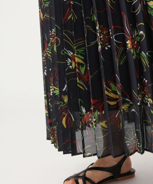 A part by（アパートバイ）の「Ｐムジハナプリーツマキシスカート（スカート・花柄(ナチュラル)/ベージュ/グリーン/花柄(ネイビー)）」の13枚目の写真