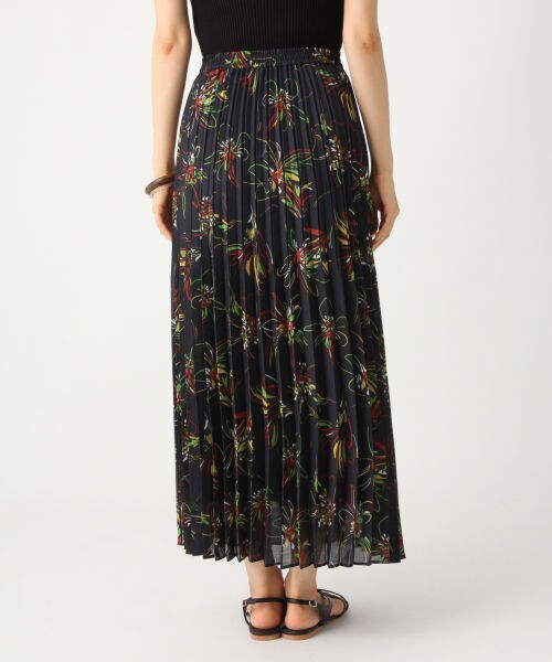 A part by（アパートバイ）の「Ｐムジハナプリーツマキシスカート（スカート・花柄(ナチュラル)/ベージュ/グリーン/花柄(ネイビー)）」の11枚目の写真