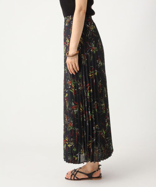 A part by（アパートバイ）の「Ｐムジハナプリーツマキシスカート（スカート・花柄(ナチュラル)/ベージュ/グリーン/花柄(ネイビー)）」の10枚目の写真