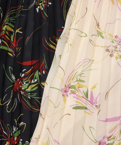 A part by（アパートバイ）の「Ｐムジハナプリーツマキシスカート（スカート・花柄(ナチュラル)/ベージュ/グリーン/花柄(ネイビー)）」の15枚目の写真