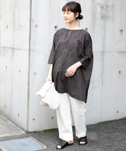 dinos DAMAcollection 刺繍プルオーバー　チュニック11号 かぐれ（カグレ）の「刺繍チュニックプルオーバー（）」 - WEAR