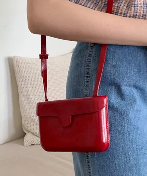 DHOLIC(ディーホリック)の「スクエアミニフラップショルダーバッグ(ショルダーバッグ・レディース・ホワイト/ブラウン/ブラック/イエロー/レッド・FREE)」の5枚目の写真