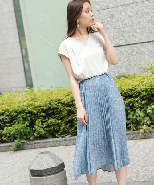 mysty woman（ミスティウーマン）の「カット小花柄シフォンワンピース（ワンピース/ドレス・オフホワイト/ライトグレー/ベージュ）」の5枚目の写真