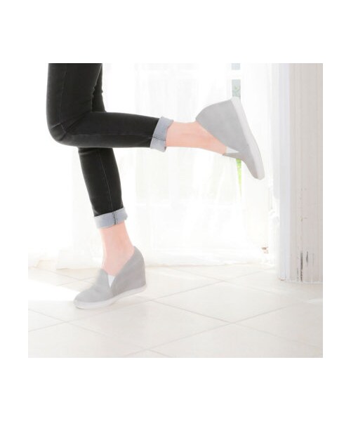 Re:EDIT（リエディ）の「CHICMUSE シックミューズ [CHICMUSE]美脚+8.5cmインヒールスリッポンスニーカー（シューズ・レディース・ブラック/ホワイト/コーラルピンク/ブルー/クリームブルー/ネイビーデニム/ブルーデニム/ストライプブルー/ストライプネイビー/ストライプレッド/レースホワイト/レースブラック/ブラックキャンバスPU/ホワイトキャンバスPU/ブルーキャンバスPU/ピンクキャンバスPU/グレーキャンバスPU/イエローキャンバスPU/レッドキャンバスPU/オーロラ・S/M/L/LL）」の18枚目の写真