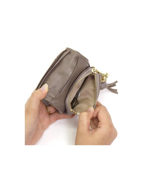 IEDIT（イディット）の「IEDIT[イディット] SELECT やわらか艶レザーで手になじむ 長く使いこみたい本革ミニ財布〈シルバー〉（バッグ・財布・靴 > 財布・ポーチ > 財布・レディース・シルバー）」の5枚目の写真